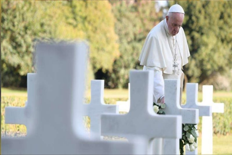 Día de los fieles difuntos: Papa Francisco pide rezar por las víctimas del COVID-19