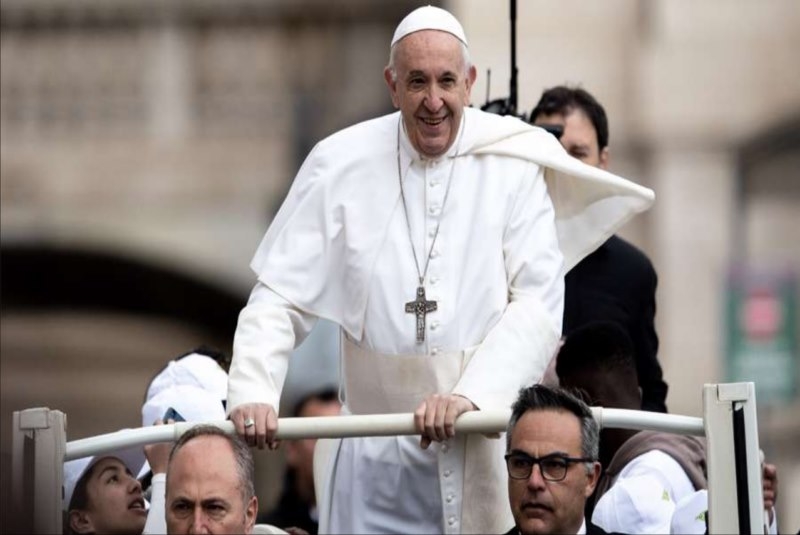 Papa Francisco realiza esta bella oración a los Santos Arcángeles