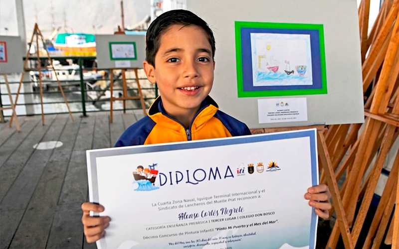 Estudiantes brillan en concurso artístico “Puerto y Mes del Mar”