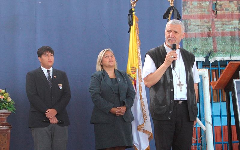 Mons. Isauro Covili visita nuestro colegio