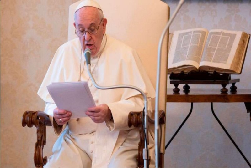 El Papa se solidariza con personal sanitario “que arriesga su vida” ante el coronavirus
