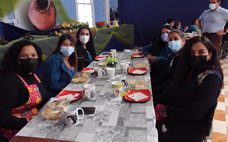 Con un desayuno fraterno el Centro de Alumnos, saludó al personal Asistente de la Educación.